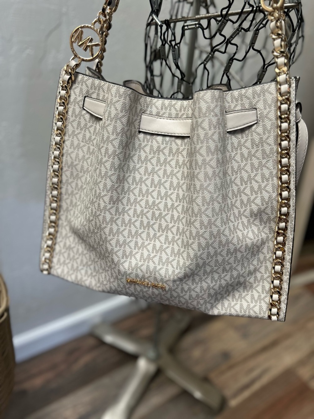 Michael Kors Cream Logo Chain-Trim Shoulder Bag